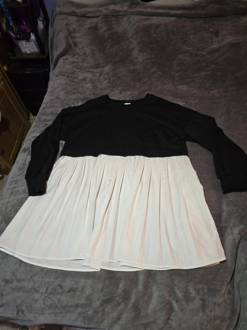 Pleated Two-Tone Long Sleeve Dress - Black & Cream